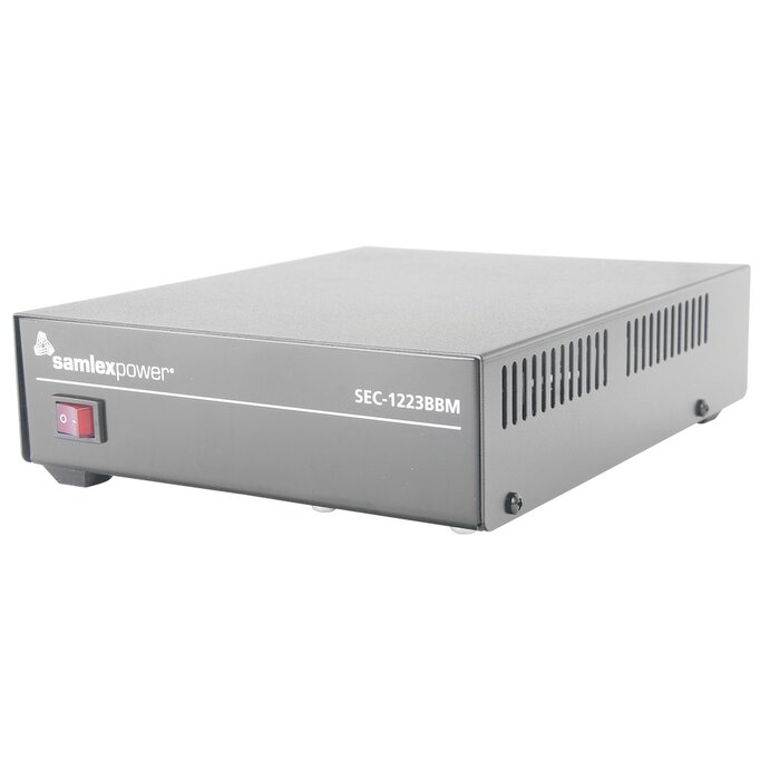 Fuente de poder 13.8V, 23A, conmutada con circuito cargador de baterías.